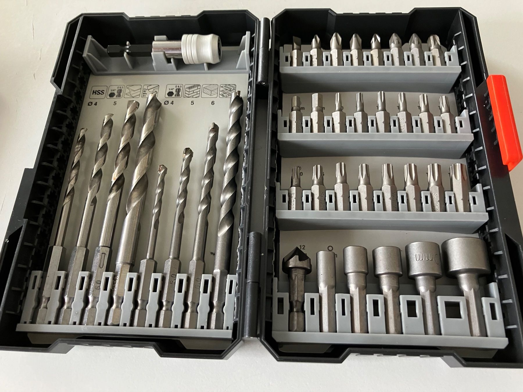Tutti gli attrezzi: Werkzeugbox mit Bohrer, Bits, Senker, Steckschlüssel – Nuovo e nell'imballaggio originale da Aadorf venduto da heiluz15