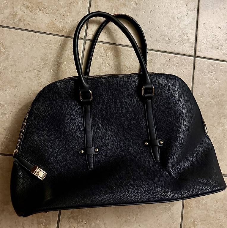 Borse da donna: Borsa nera simil pelle – Usato da Pregassona venduto da mar_2jjh