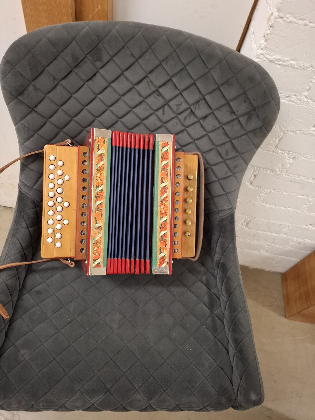 Musikinstrumente: schwyzerorgeli – Gebraucht aus Villeneuve von BibiVintage