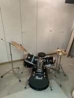 Pearl Schlagzeug-Set schwarz mit Metronom und Notenständer