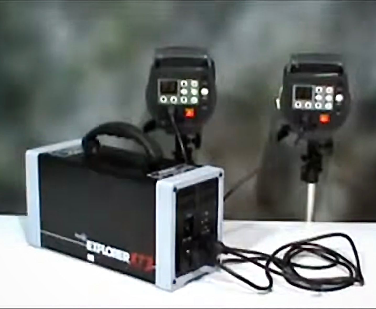 Stromgeneratoren: Innovatronix Tronix Blitz-Generator Explorer XT3 2400Ws – Gebraucht aus Siebnen von Guesswho 1