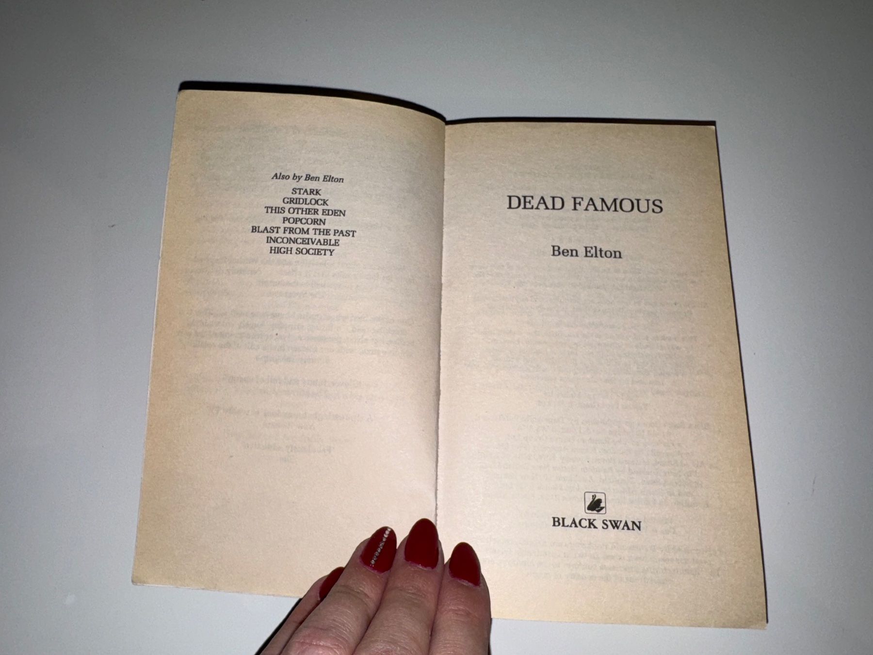 Libri: NOVEL: Ben Elton, Dead Famous – Usato da Grosswangen venduto da English_books 4