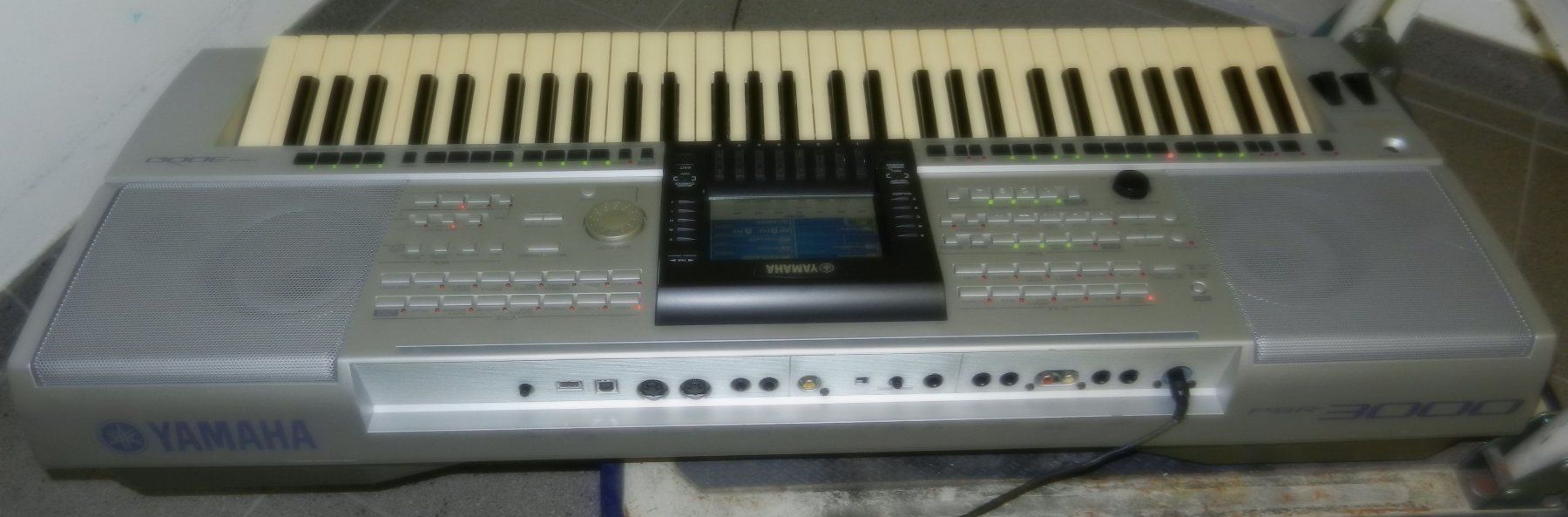 Yamaha Strumenti musicali: Yamaha PSR 3000 Elektrisches Keyboard - Silber – Usato da Männedorf venduto da livesteam 5