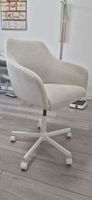 Fauteuil de bureau pivotant gris clair avec roulettes