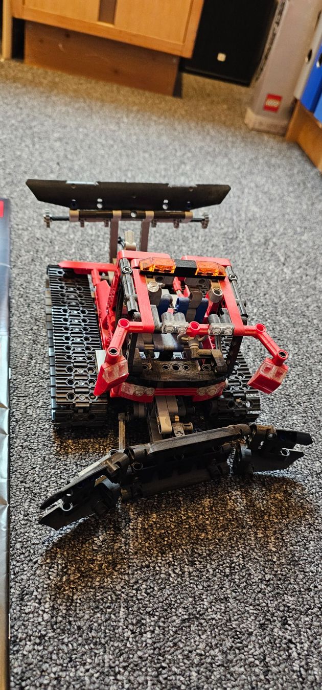 Lego Spielzeuge: Lego Technik Pistenraupe 8263 – Gebraucht aus Biberstein von Sammler74 1