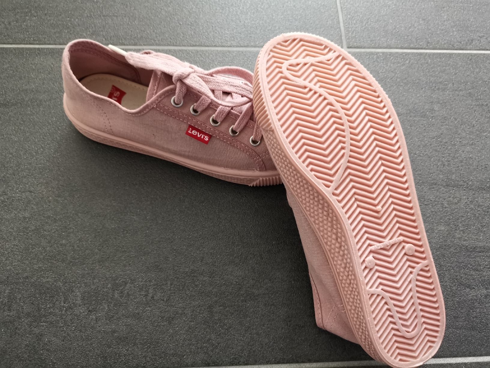 Levi's Chaussures femmes: Neuer Levi's Schuh – Neuf (Voir description) à Matzendorf par hauli2 1