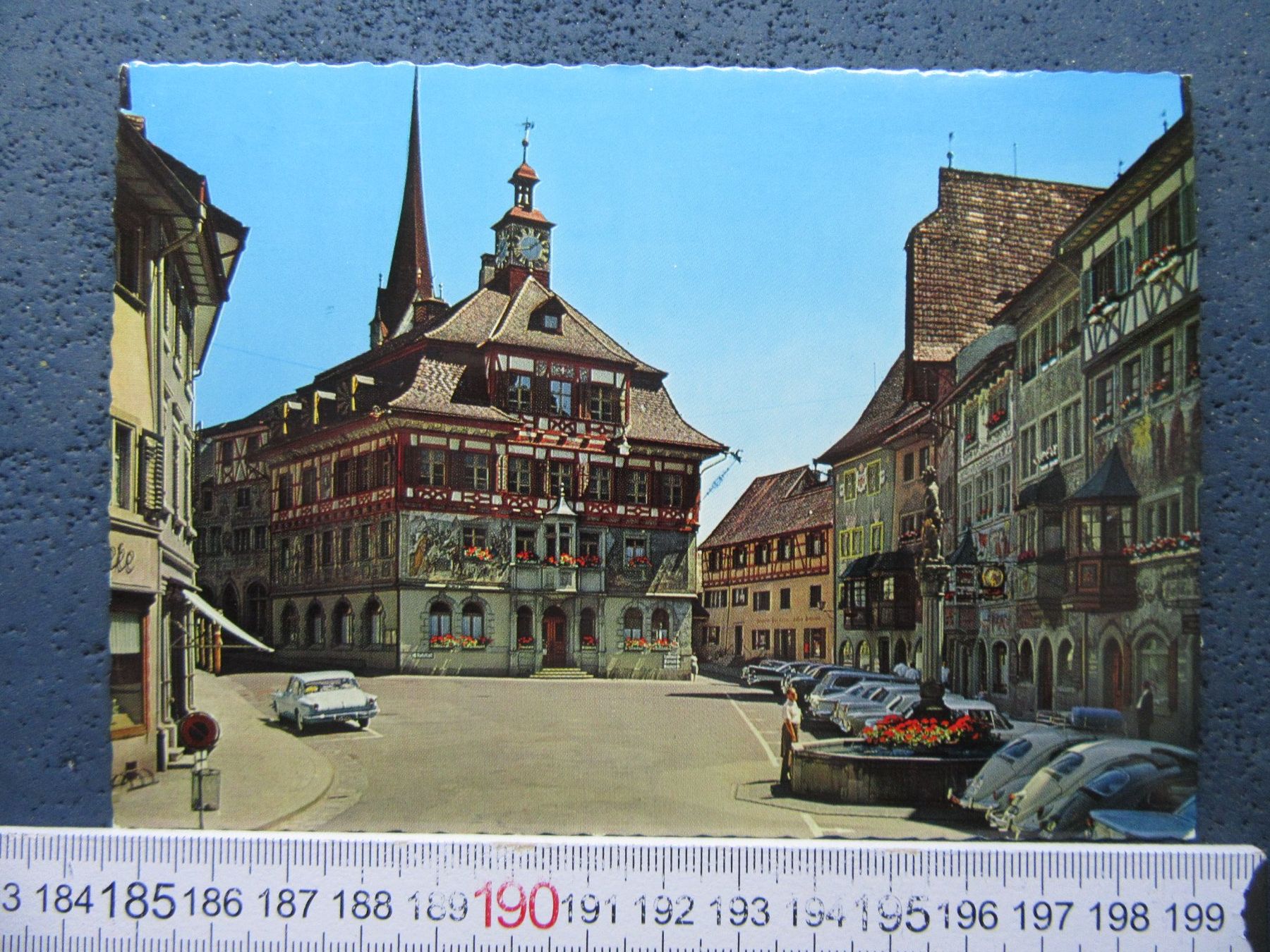 Cartoline postali: STEIN AM RHEIN RATHAUSPLATZ OLDTIMER AUTOS – Usato da Ettingen venduto da Hausi4711