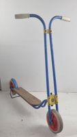 Kleiner Roller aus Metall der Firma Rausser Trottinett