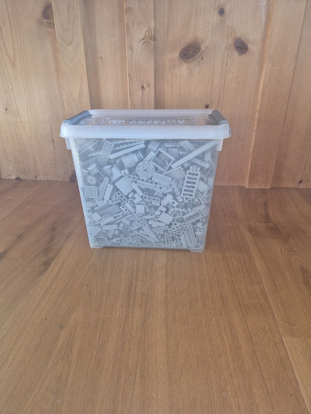 Lego Kit di costruzioni: 3 Kilo Legosteine - Hellgraue Teile, 3.1kg, mit Box. – Nuovo (secondo la descrizione) da Brüttelen venduto da thomas-graf 1