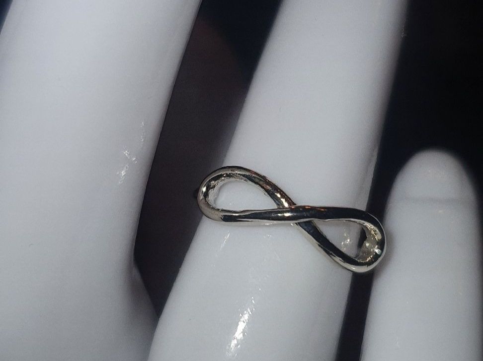 Anelli: Silberner Infinity Ring, zeitlos, elegant, Grösse 44, Ewig – Usato da Zollikerberg venduto da Nice_Name 4