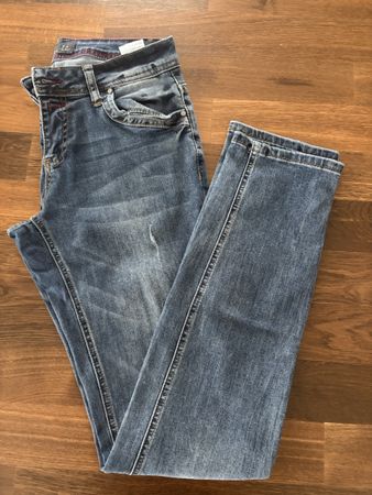 Damen Jeans Grösse W36/L32, klein geschnitten