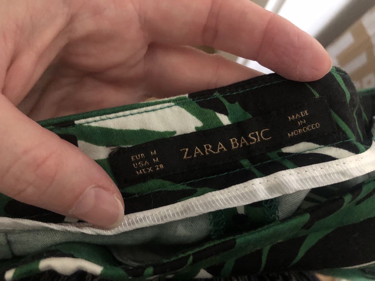 Zara Pantaloni: Pantalon imprimé jungle Zara – Usato da Onex venduto da kattrina 4