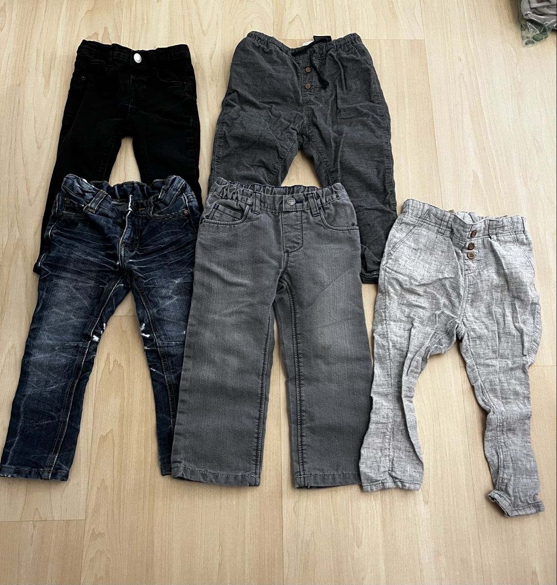 Kleiderpakete & -sets: Hosen Grösse 92 und 98 – Gebraucht aus Herznach von Leimsa