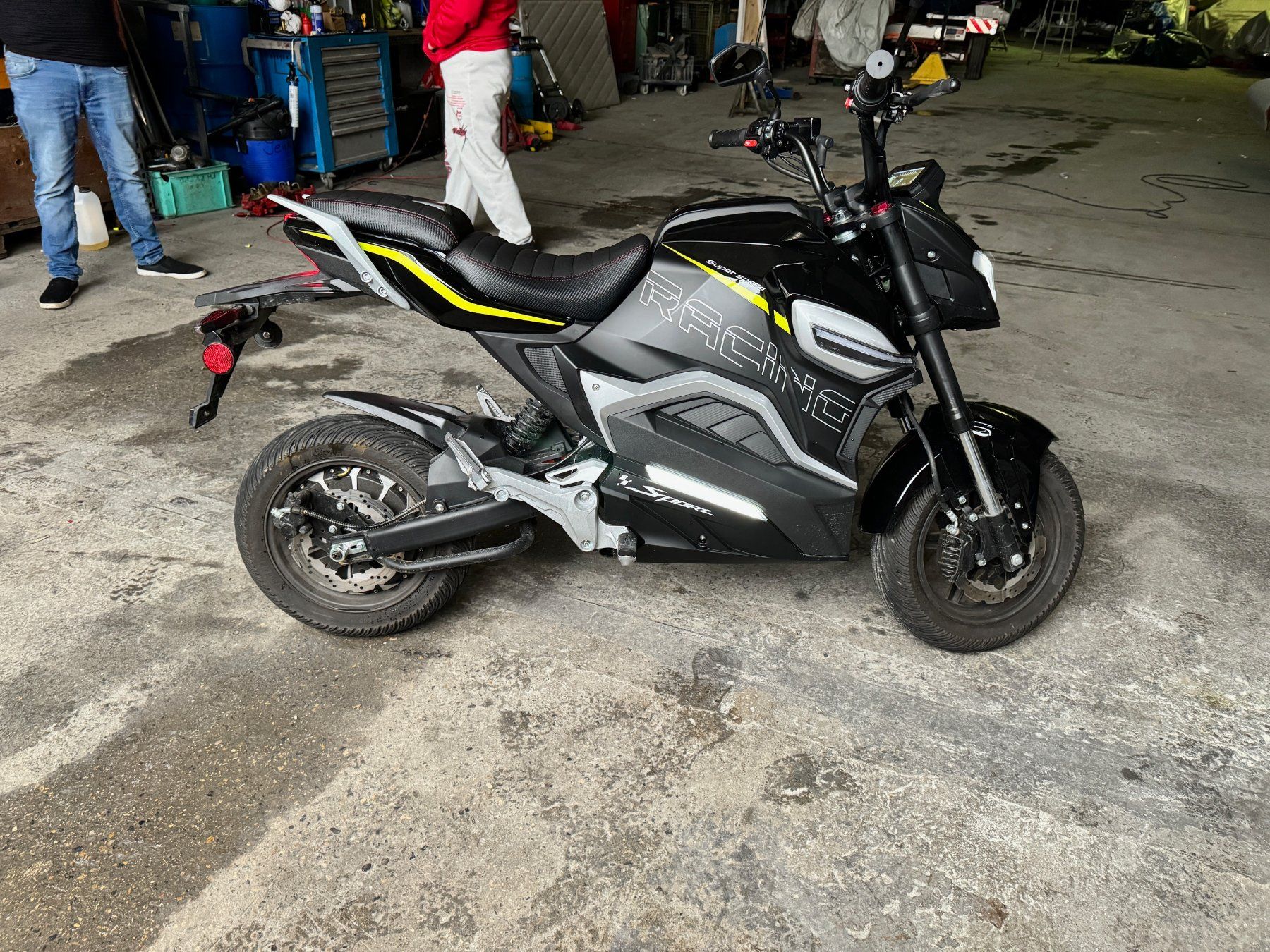 Veicoli elettrici: MOTORRAD ELEKTRICK OHNE PRÜFUNG – Usato da Avenches venduto da BOOTTRANSPORTE 2