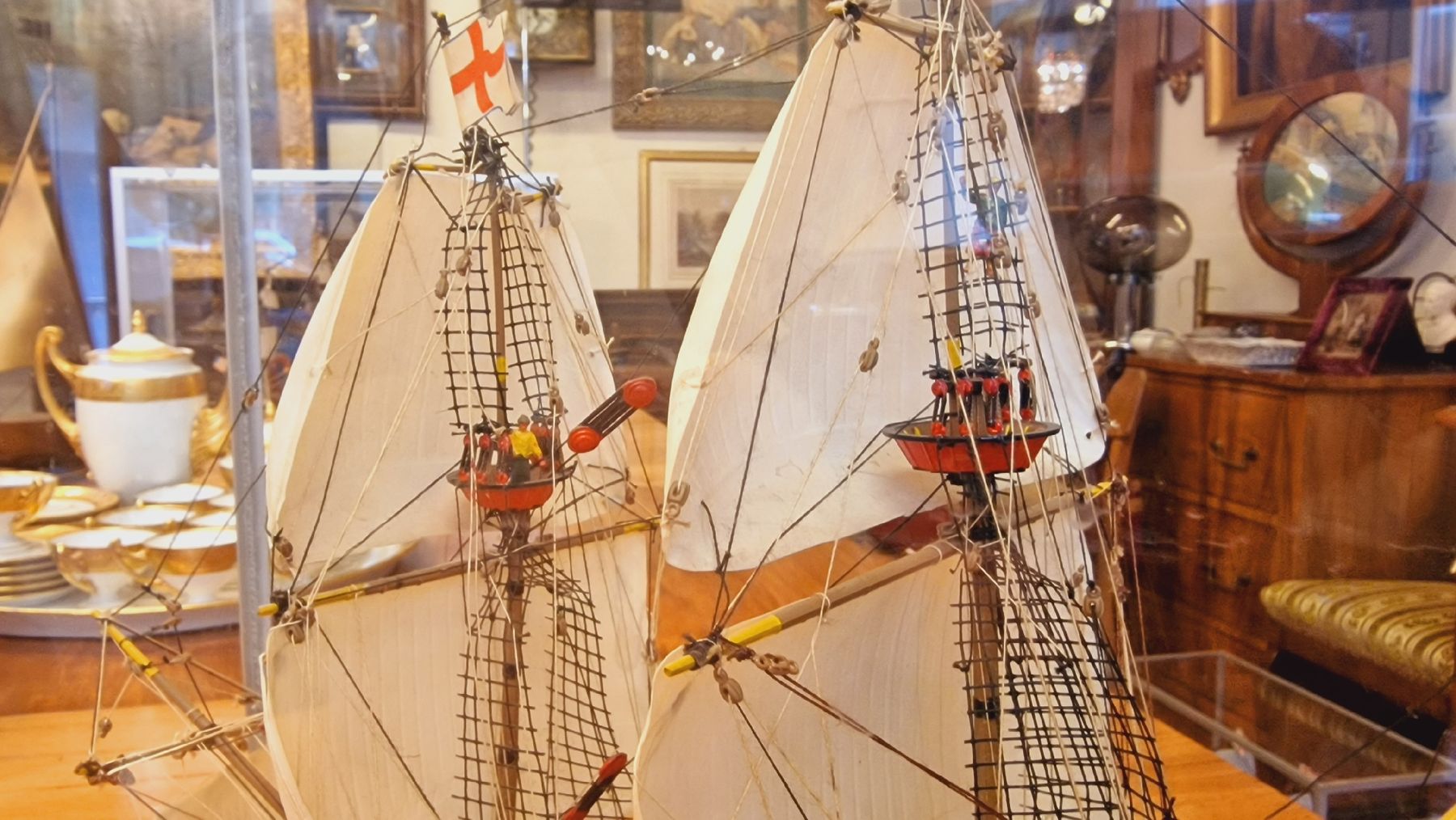 Kit di modellismo & Modellini statici: Schiffsmodell Mayflower mit Vitrine – Usato da BERN venduto da Intarsia 7
