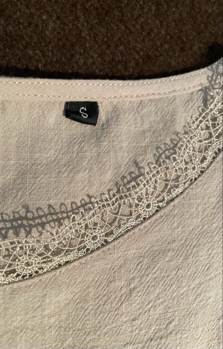 Chemisiers: Bluse ohne Arm Gr S beige – D'occasion à Glis par taisiya078 3