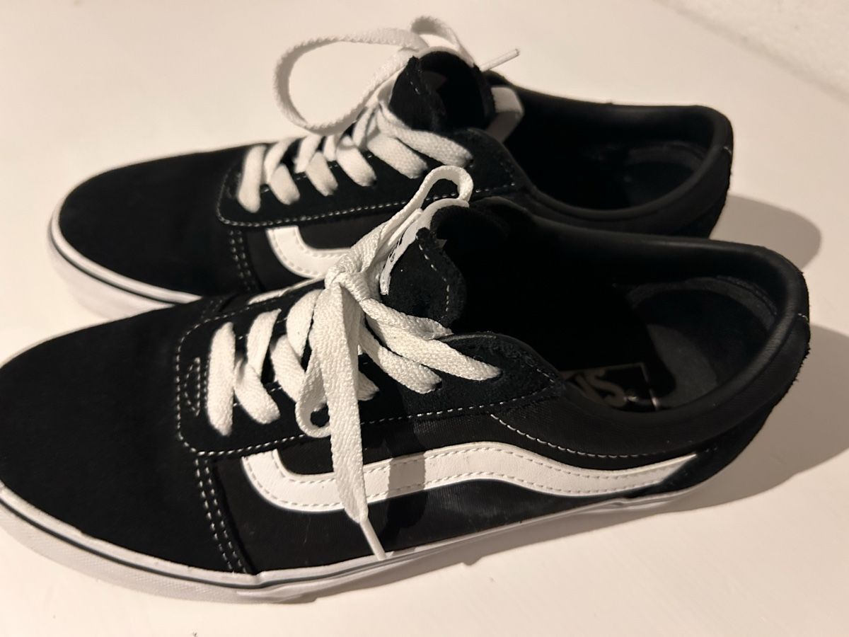 Vans Chaussures femmes: Vans Sneaker Grösse 40  – D'occasion à Brunnen par luc_8fgh 1