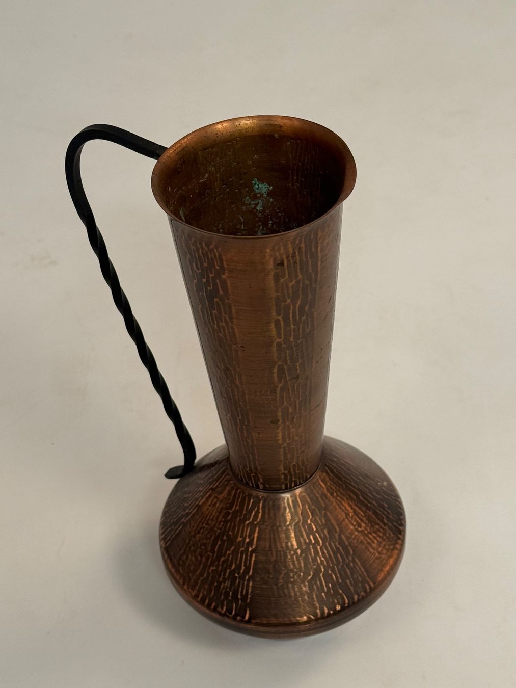 Vasi & Recipienti: Kupfervase mit geschmiedetem Henkel – Usato da Itingen venduto da uhu777
