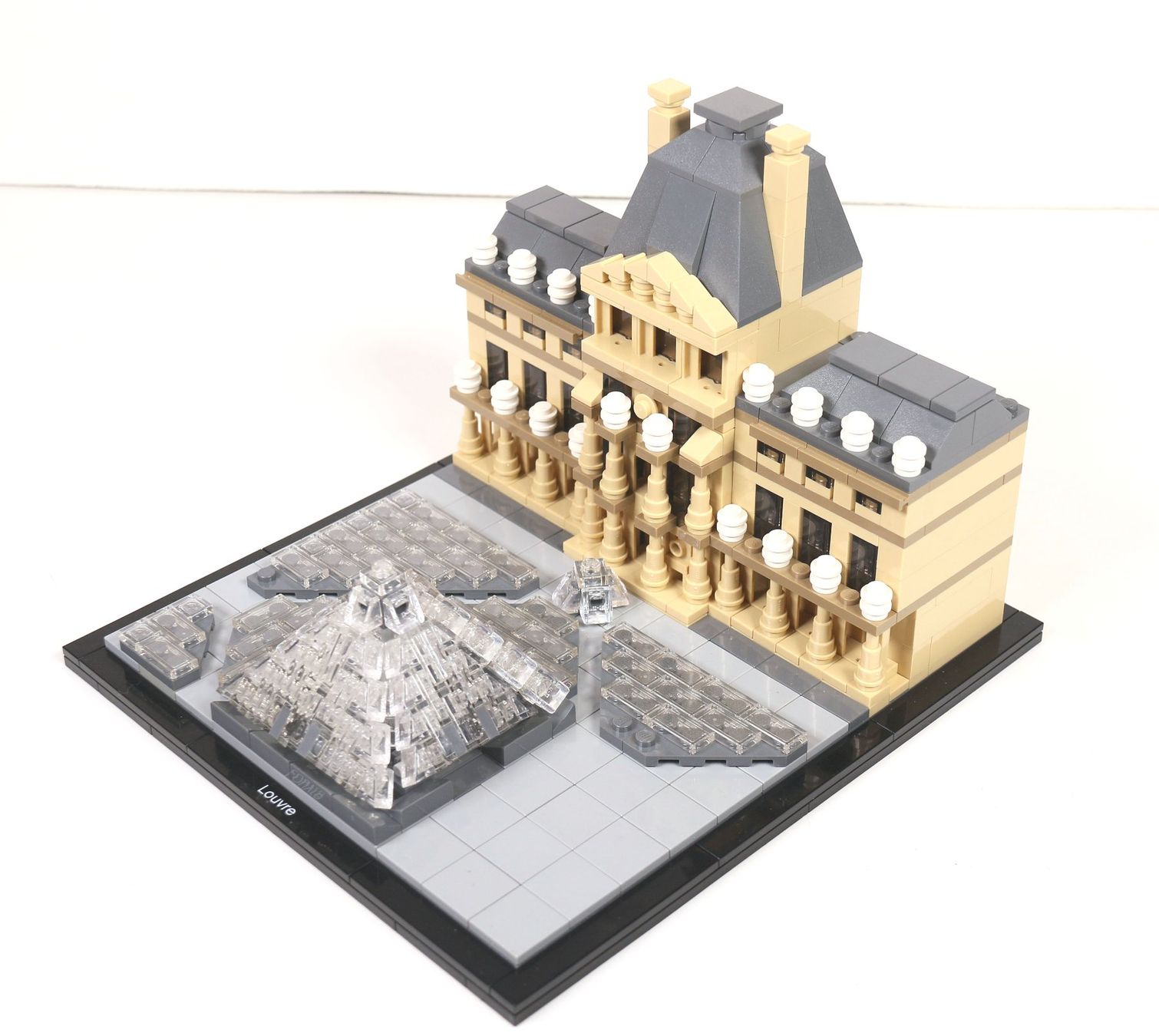 Lego Kit di costruzioni: LEGO® Architecture 21024 Louvre – Usato da Hettlingen venduto da Scholi99