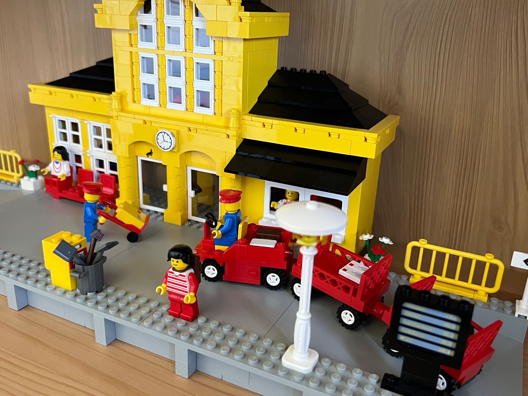 Lego Giocattoli: LEGO System Eisenbahn Bahnhof 4554 – Usato da Uttigen venduto da sonorsonic 2