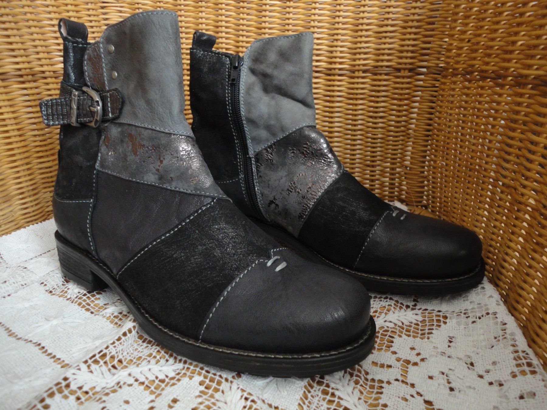 Damenschuhe: Stiefelette grau-schwarz Gr. 39 NEU, VERSAND – Neu und originalverpackt aus Strengelbach von Traumgarten 1