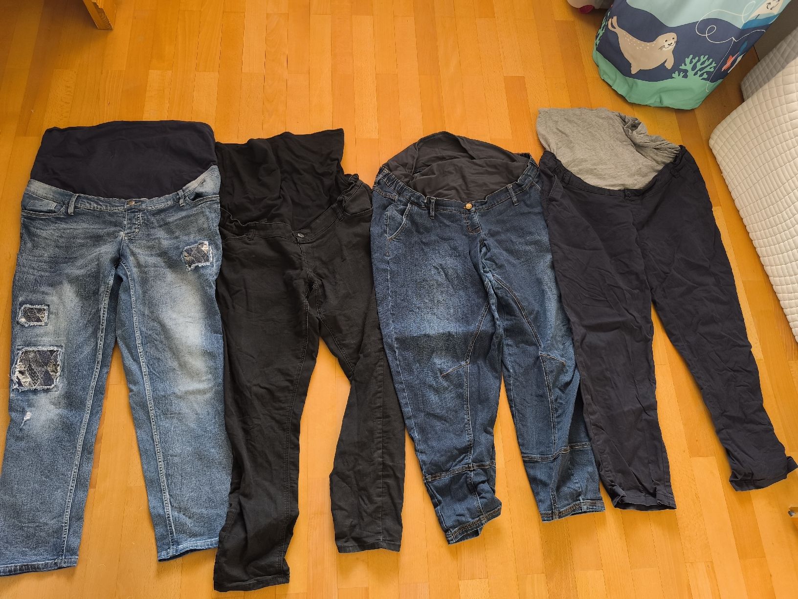Lotti di vestiti: Schwangerschaftskleider, Kleiderpaket  – Usato da Tobel venduto da ajnevs