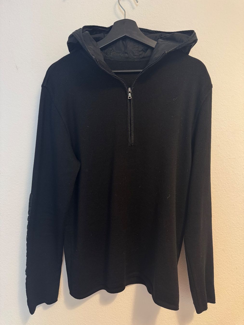 Prada Pulls & Sweat-shirts: Prada Kapuzenpullover, Gr. 56, Schwarz – D'occasion à Zürich par nils.alex
