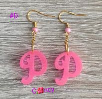 boucle d'oreille en lettre