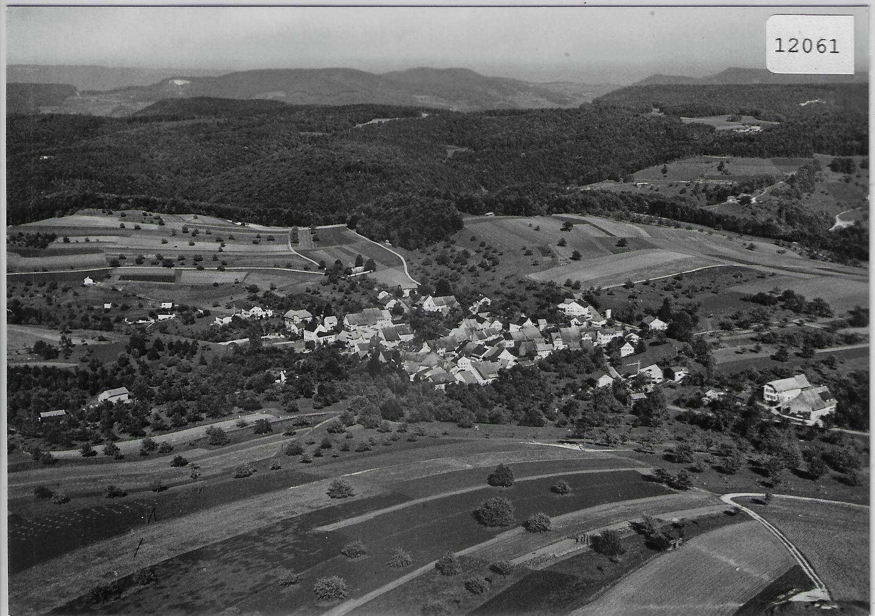 Cartoline postali: Flugaufnahme Lampenberg BL – Antico da Ettingen venduto da Kartenplanet