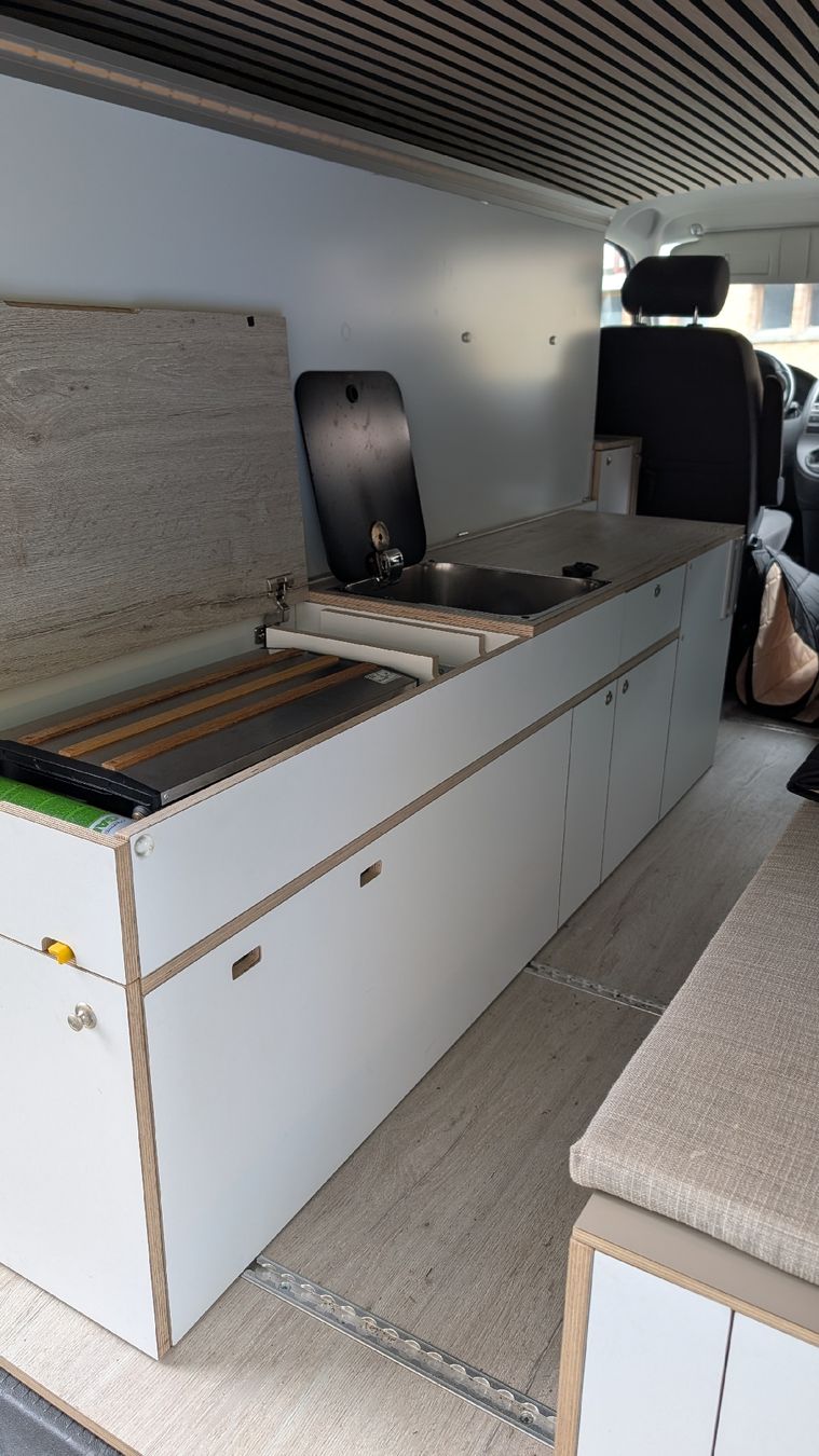 VW Veicoli da campeggio: VW T5  Camper Ausbau, im gutem Zustand – Usato da Frauenfeld venduto da zwassli30 6