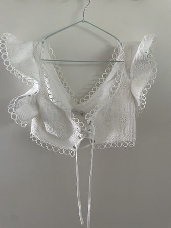 Sommerliches Trachten-Crop-Top mit Stickerei und Schnürung G