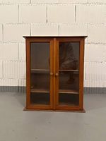 Vitrinenschrank