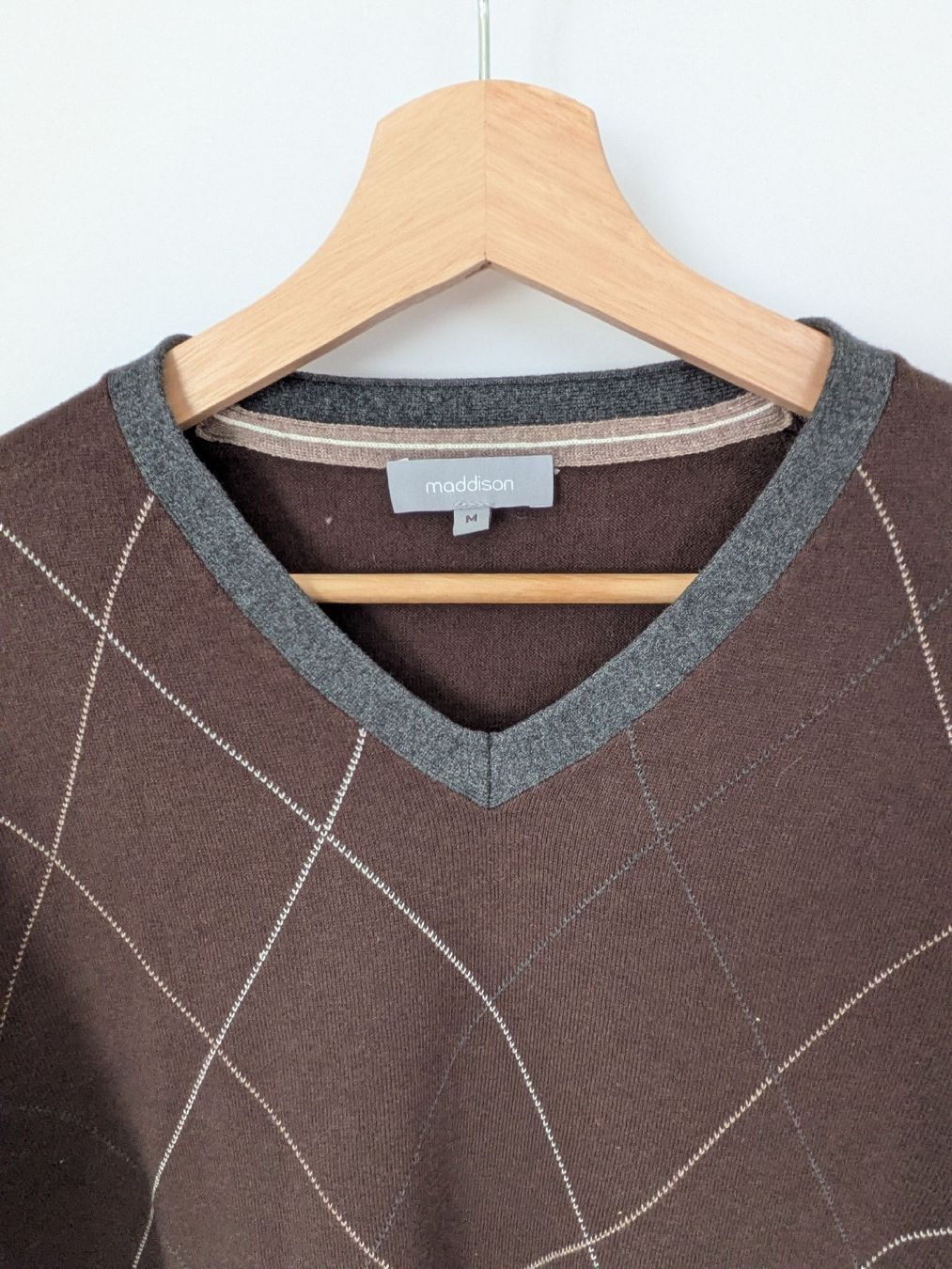 Maglioni & Felpe: Brauner Pullover von Moddison, Grösse M - Top Zustand! – Usato da Rorschach venduto da joh_v2y2 2