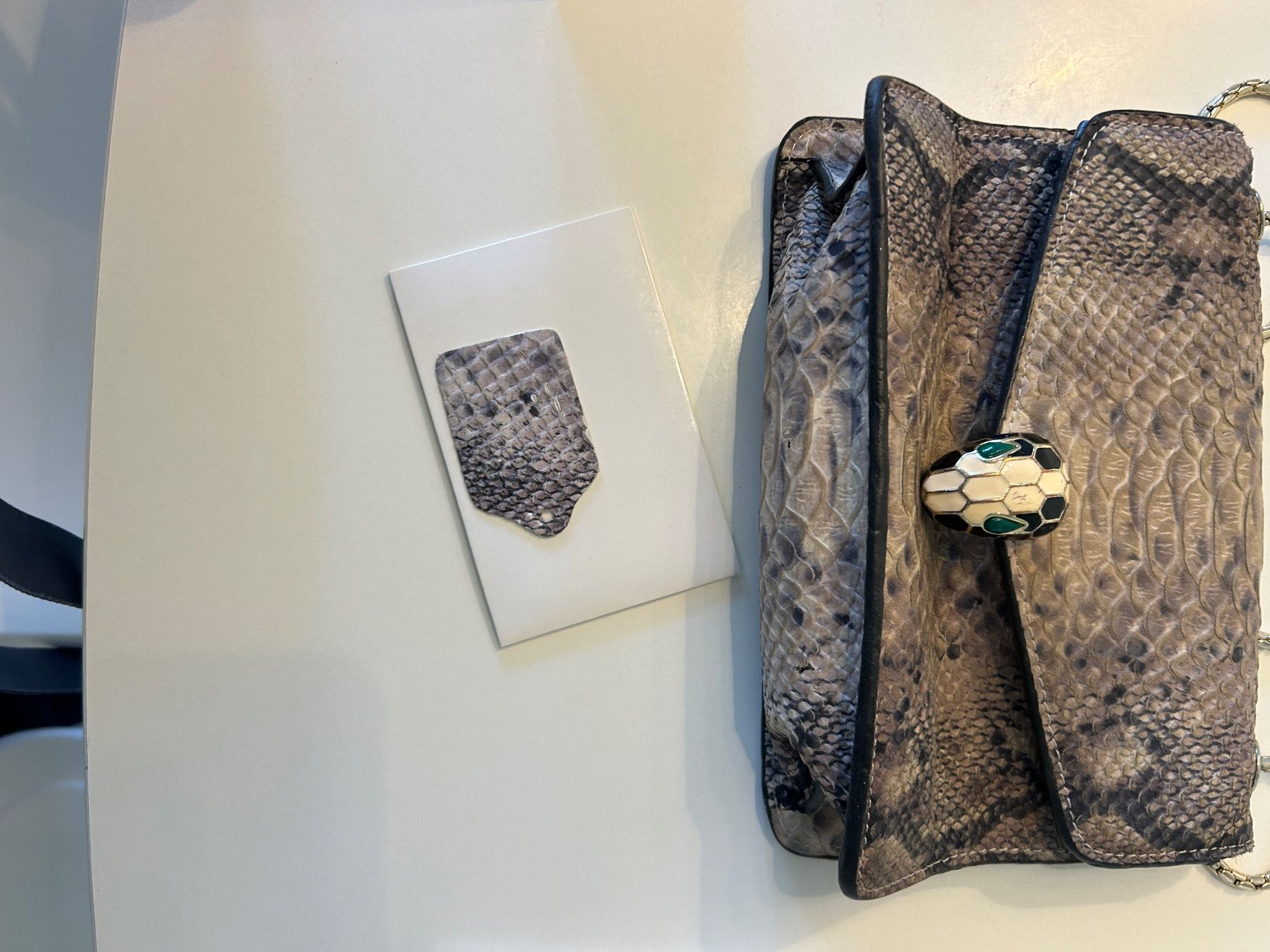 Borse da donna: High quality Leather Bag with Snake Clasp – Usato da Zürich venduto da khriw