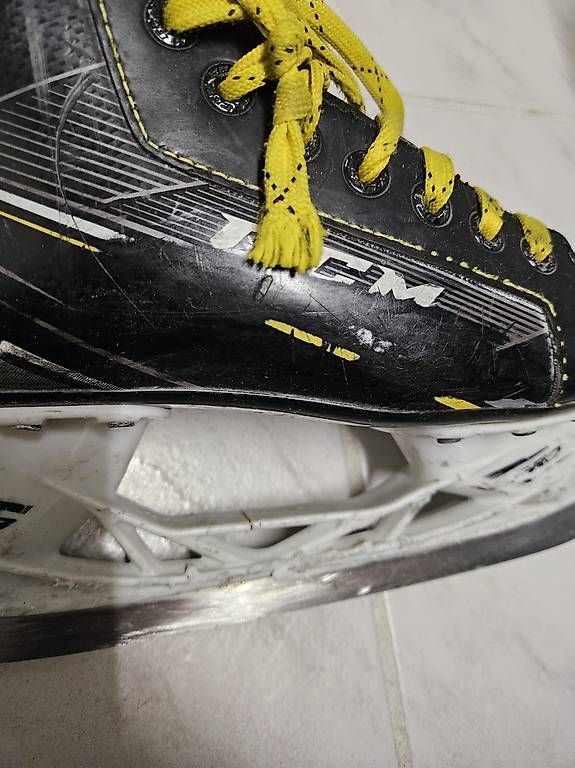Pattini da ghiaccio: CCM Schlittschuhe Gr. 39 – Usato da Uzwil venduto da Taiwan0 1