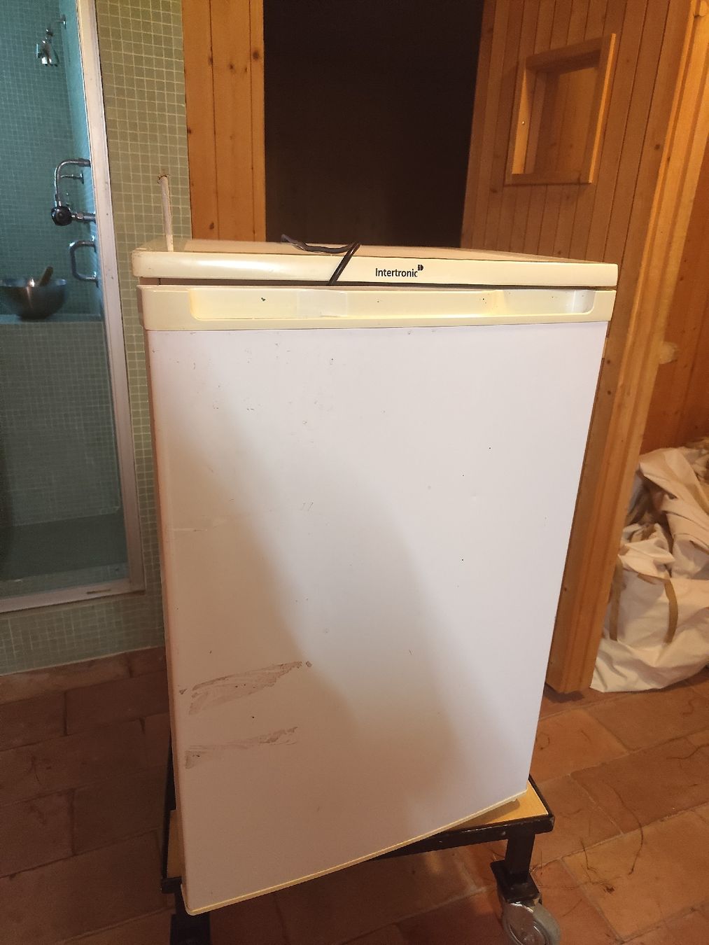 Gefrierschrank: Kleiner Gefrierschrank 85cm – Gebraucht aus Hinwil von rawbay 3