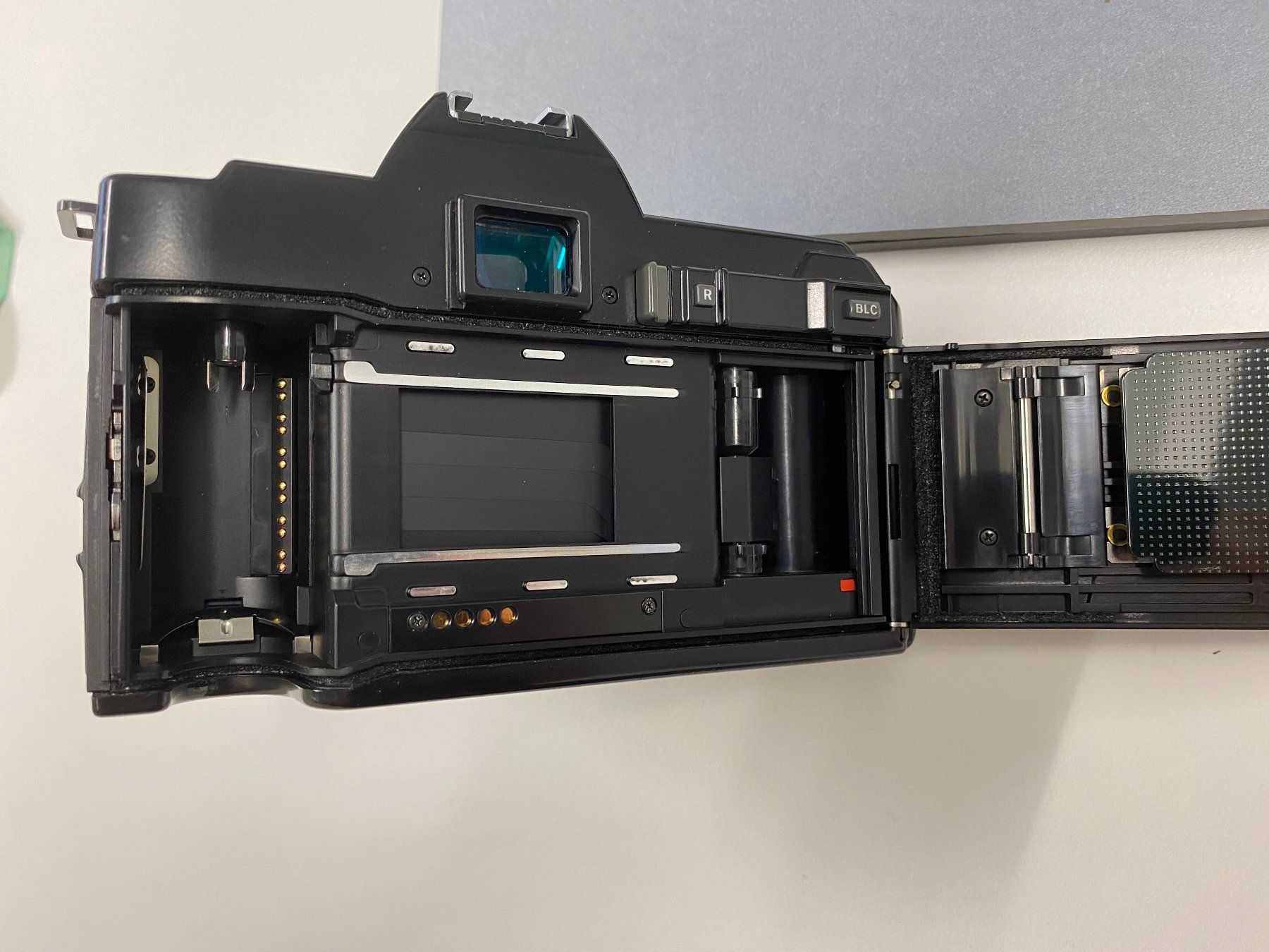Minolta Fotocamera: Alte Minolta Kamera mit Blitzgerät – Difettoso da deitingen venduto da popcorn02 4
