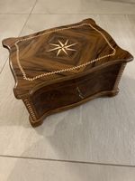 Antike Truhe / Schmuck Box / Briefablage aus Nussbaumholz