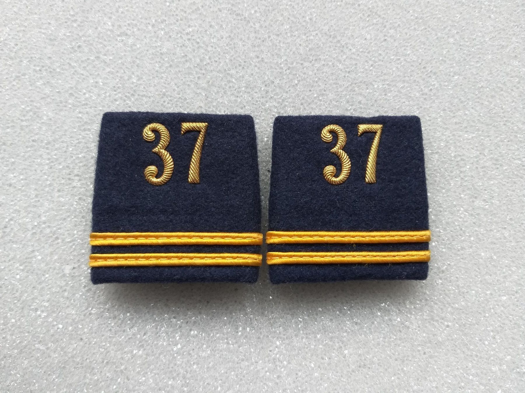 Placchette & Badge: Schulterpatten Oblt Abt 37 Ord. 95 – Usato da Bauma venduto da SwissMilitaria