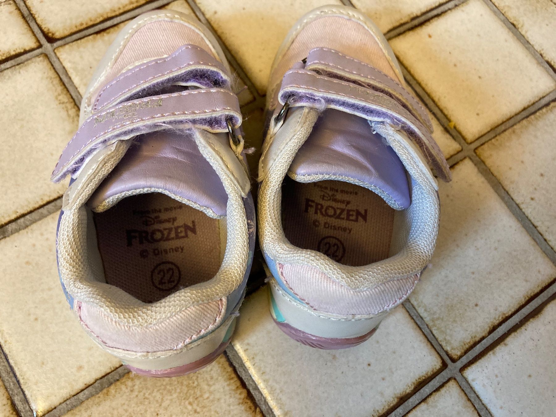Scarpe per ragazzi: Anna und Elsa Babyschuhe Gr. 22 – Usato da Emmenbrücke venduto da JJ_89 1