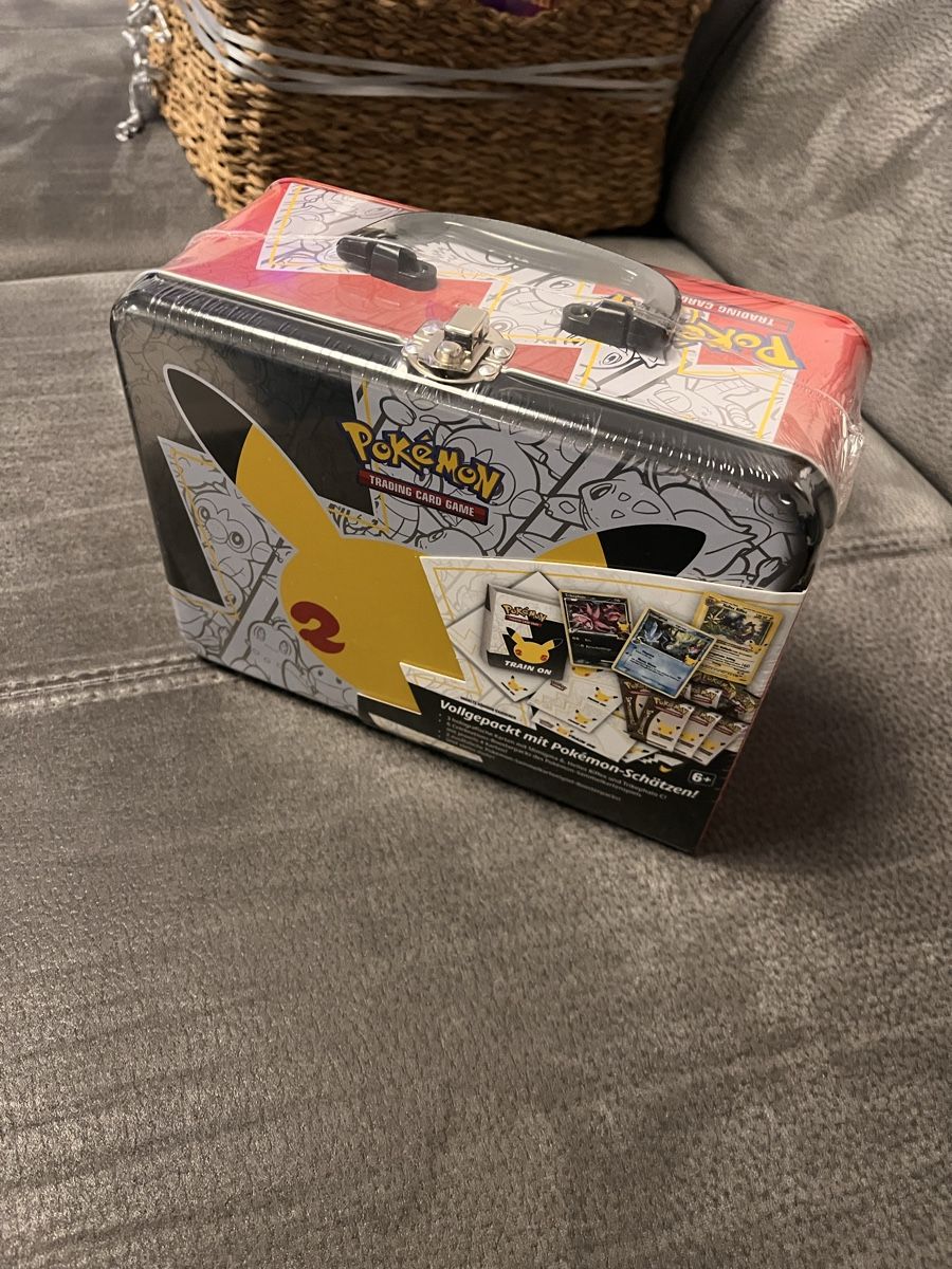 Pokémon Cartes à collectionner: Pokemon Celebration Koffer DE – Neuf avec emballage d'origine à Winterthur par Brachypelma007 1