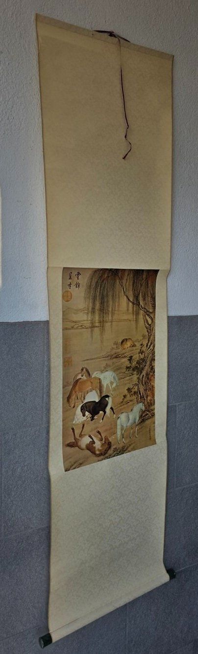 Foto & Immagini: Eine Herde von Pferden Rollbild Taiwan – Usato da Flums venduto da Flumsantik