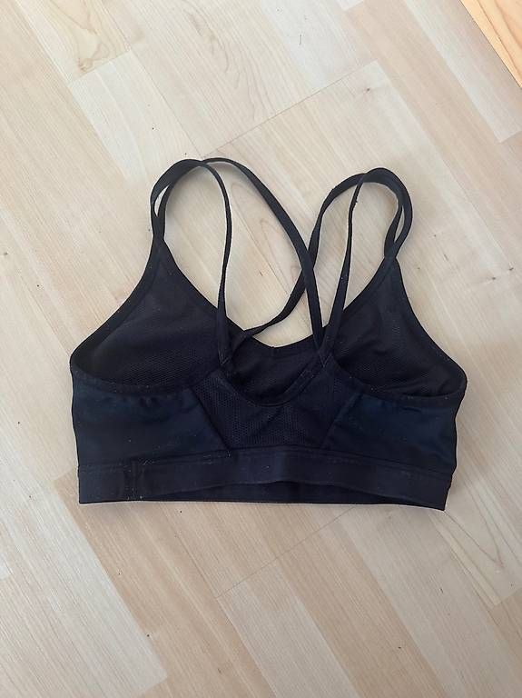 Top: Sport Top Nike M – Usato da Zürich venduto da fienne 1