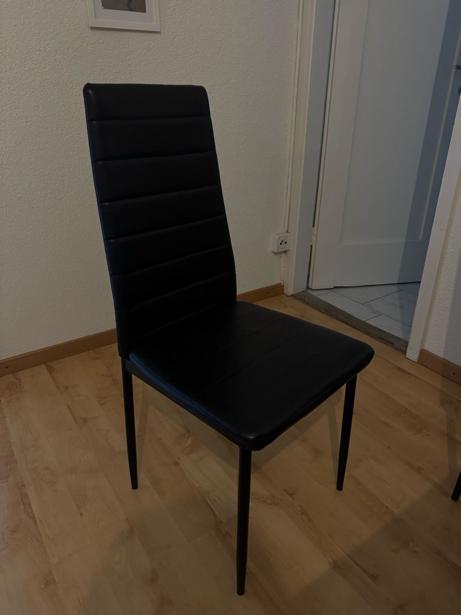 Conforama Sedie: 4 schwarze Stühle – Usato da Zürich venduto da val_l2sd