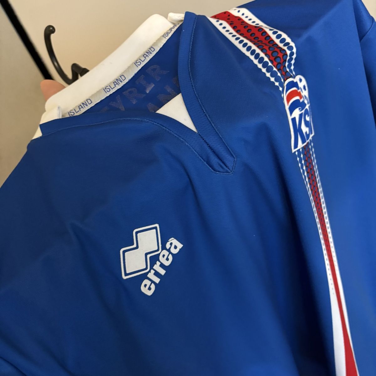 Leibchen & Hosen: Island Trikot Errea – Gebraucht aus Winterthur von LaBodega 6