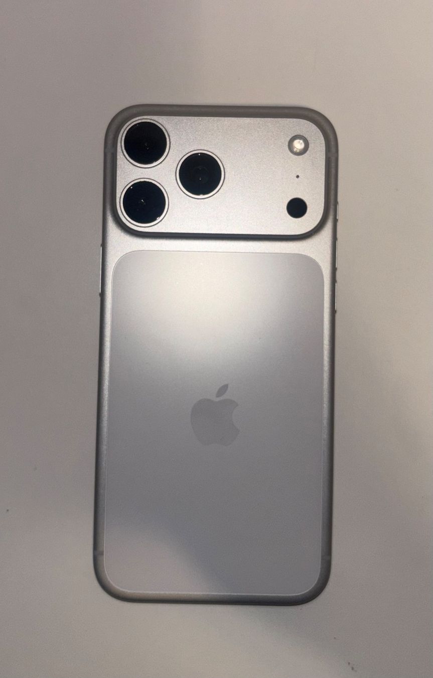 Apple Telefoni cellulari / Smartphones: Apple Iphone 17 Pro Max mit Schutzhülle – Usato da chur venduto da nil_f2bh 1