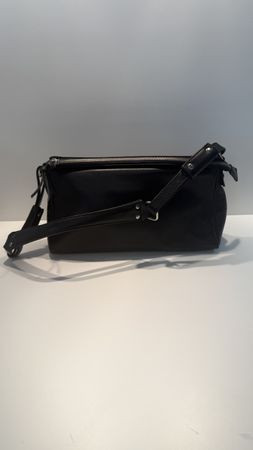 Schwarze Handtasche von L.Credi – Zeitlos & Elegant!