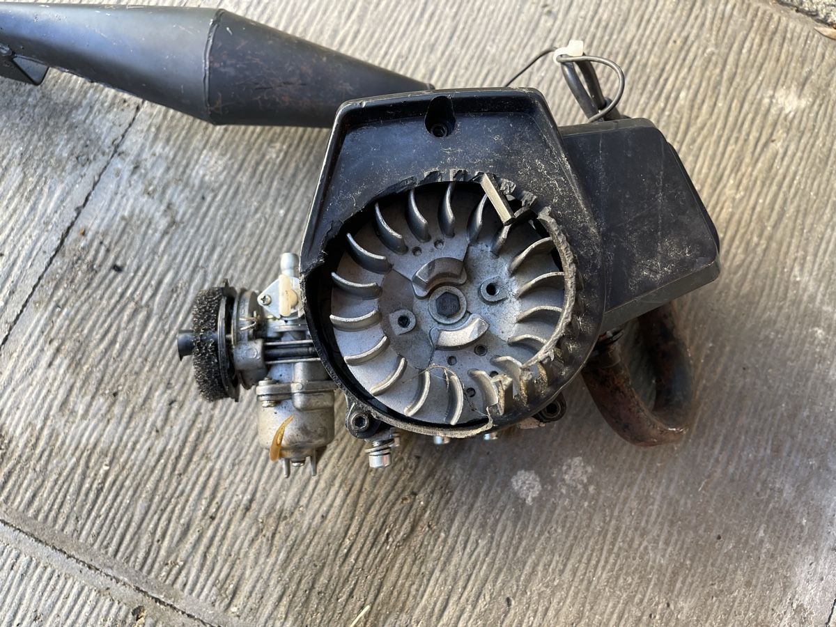 Motoren: Zweitakt Motor mit Doppel-Endschalldämpfer, defekt – Defekt aus Elsau von isidobrany09 3