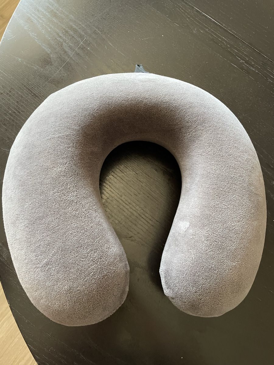 Cuscini: Coussin de voyage ergonomique gros – Usato da Sierre venduto da Ruyfigas 1