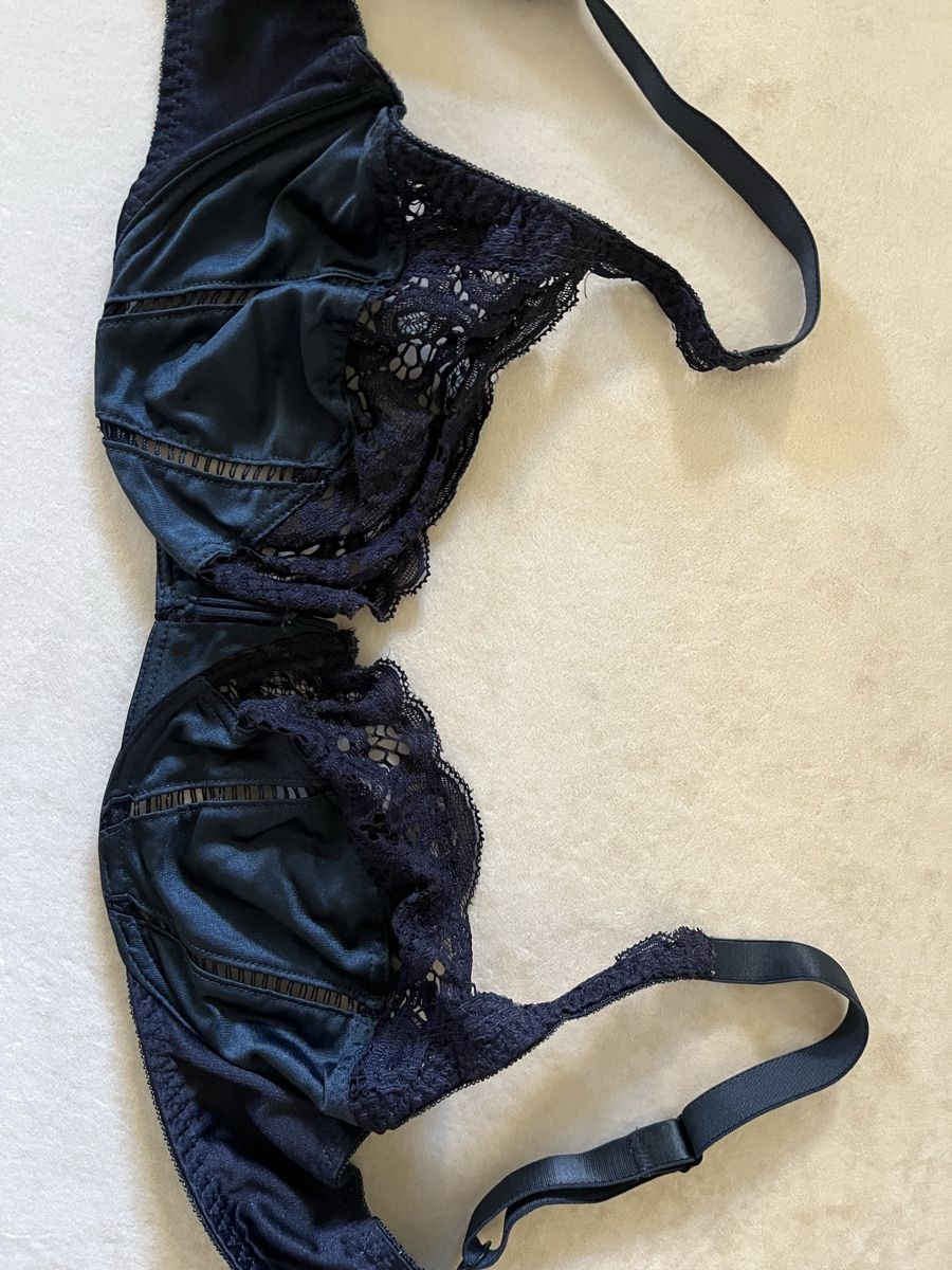Autres dessous: Dark blue Bra 75 C used – D'occasion à Zürich par ShopaholicGems 1